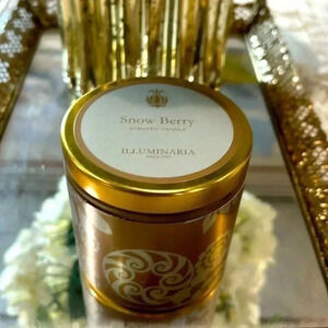 ILLUMINARIA Candle in Tin CAN NWT - Snow Berry Scent